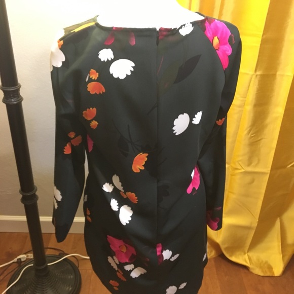 Lovely dark green floral swing style dress - Picture 3 of 6